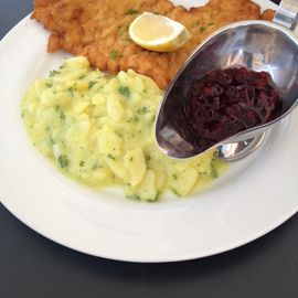 Schnitzel mit Kartoffelsalat