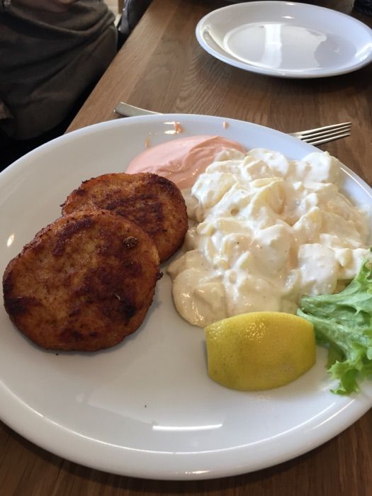 Fischfrikadellen mit Kartoffelsalat