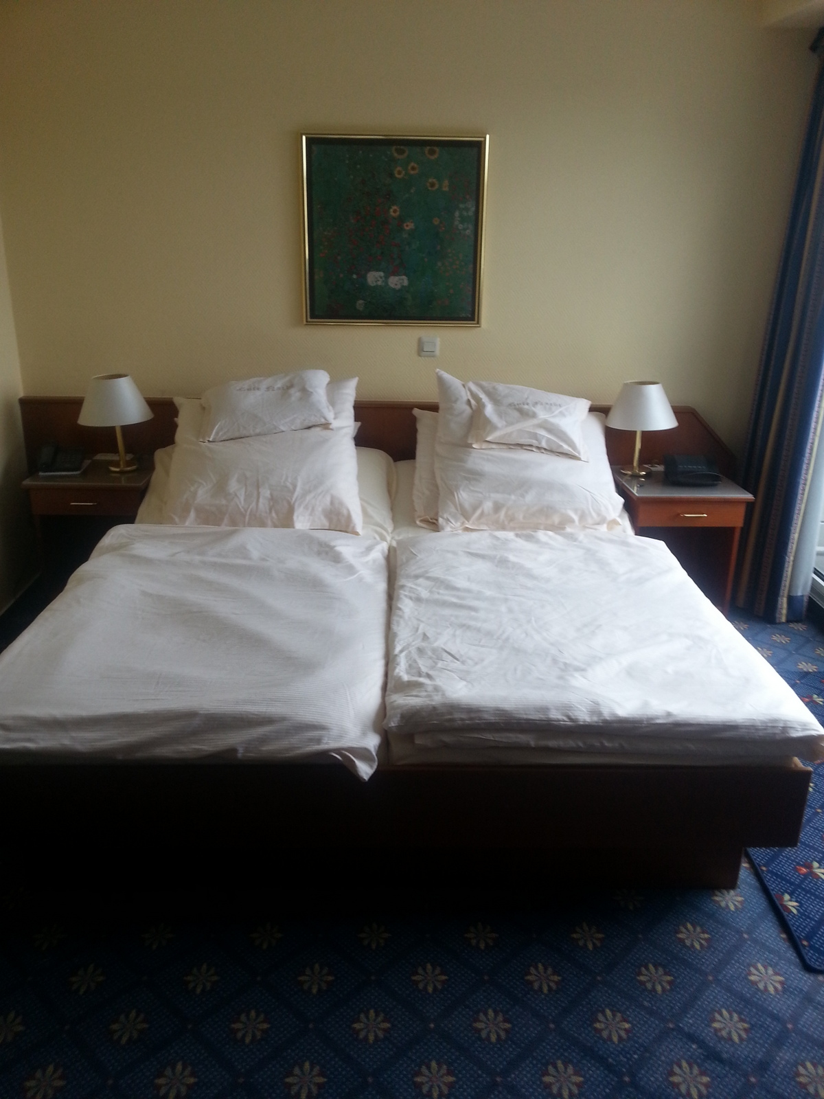 So wurden hier die Betten gemacht (4 Sterne Hotel?)