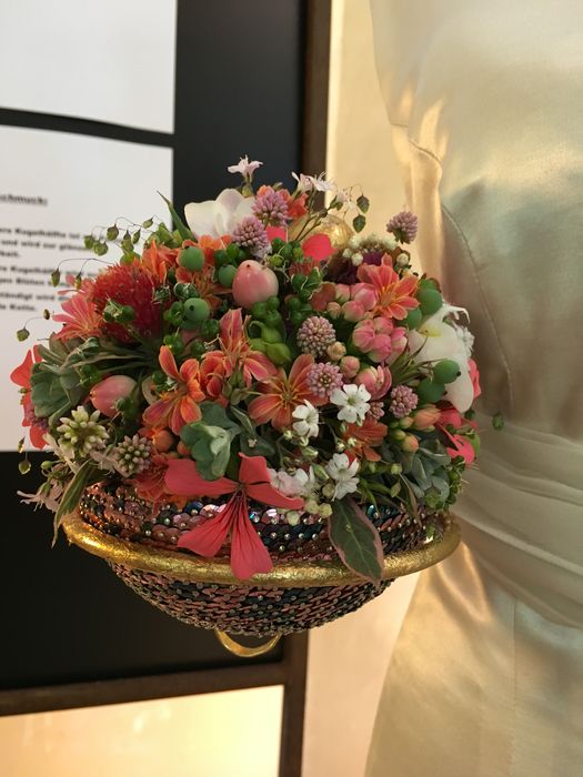 Brautstrauß (Florale Kostbarkeit) mit Höchstpunktzahl bei der Hessischen Landesmeisterschaft der Floristen von unserer Yasmin
