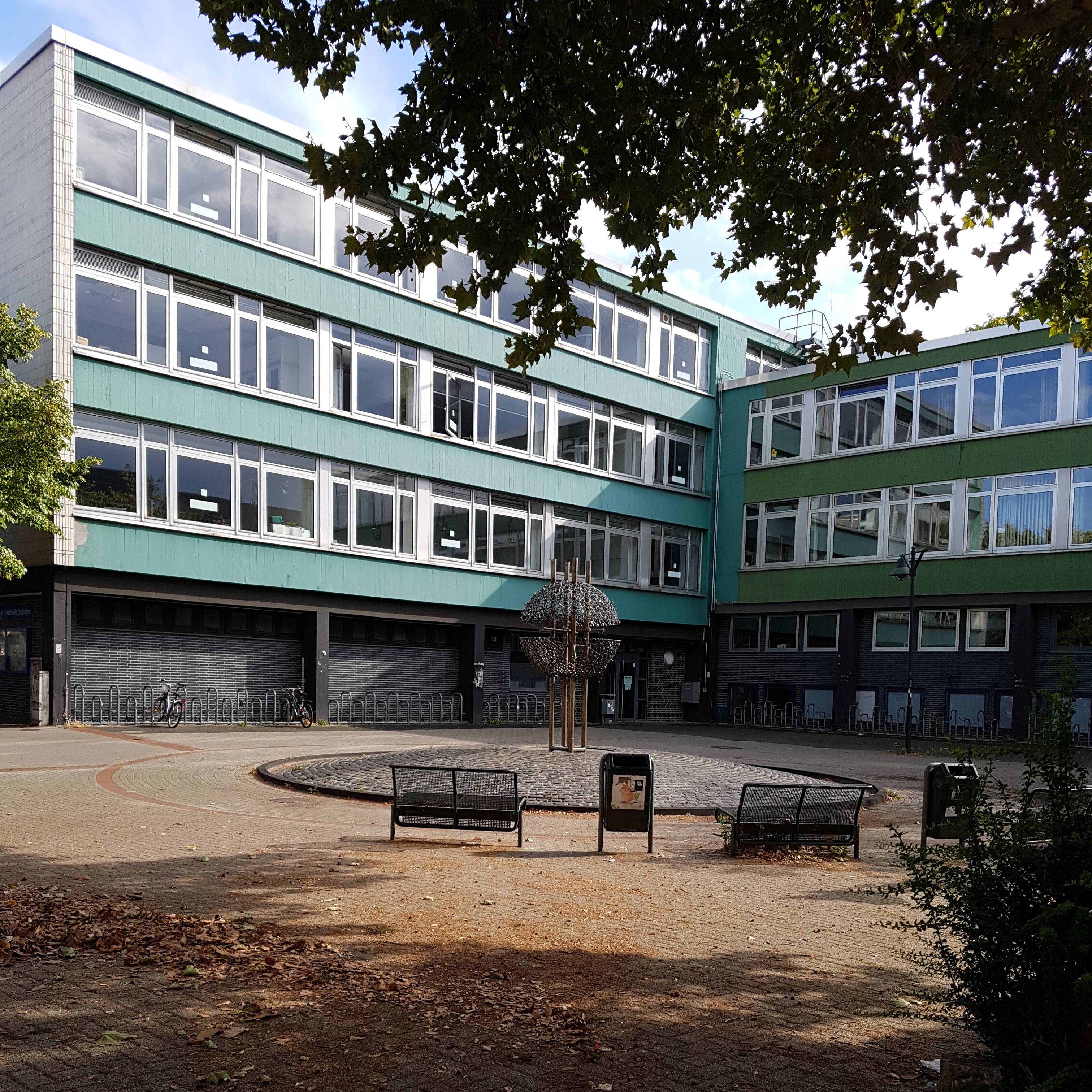 Bild 1 Landrat-Lucas-Gymnasium in Leverkusen