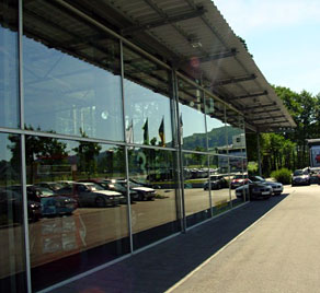 Außenansicht Autohaus