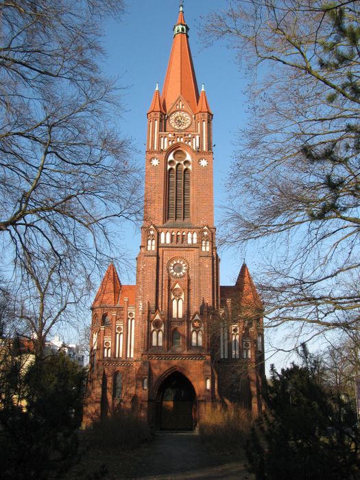 Pauluskirche Berlin-Lichterfelde, frühes Frühjahr 2015.:)
