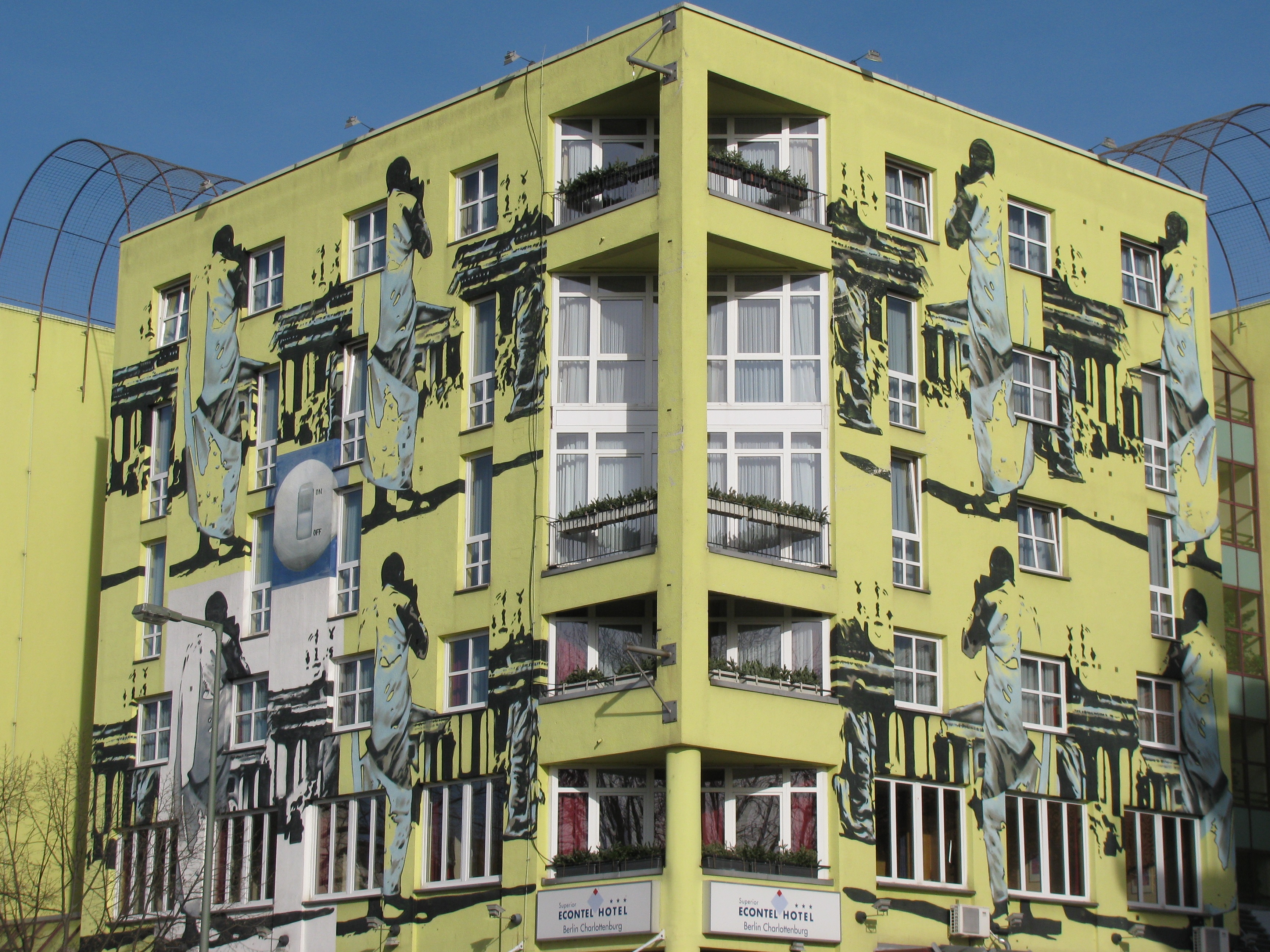 ECONTEL Berlin-Charlottenburg mit der schönen Fassade dort.:)