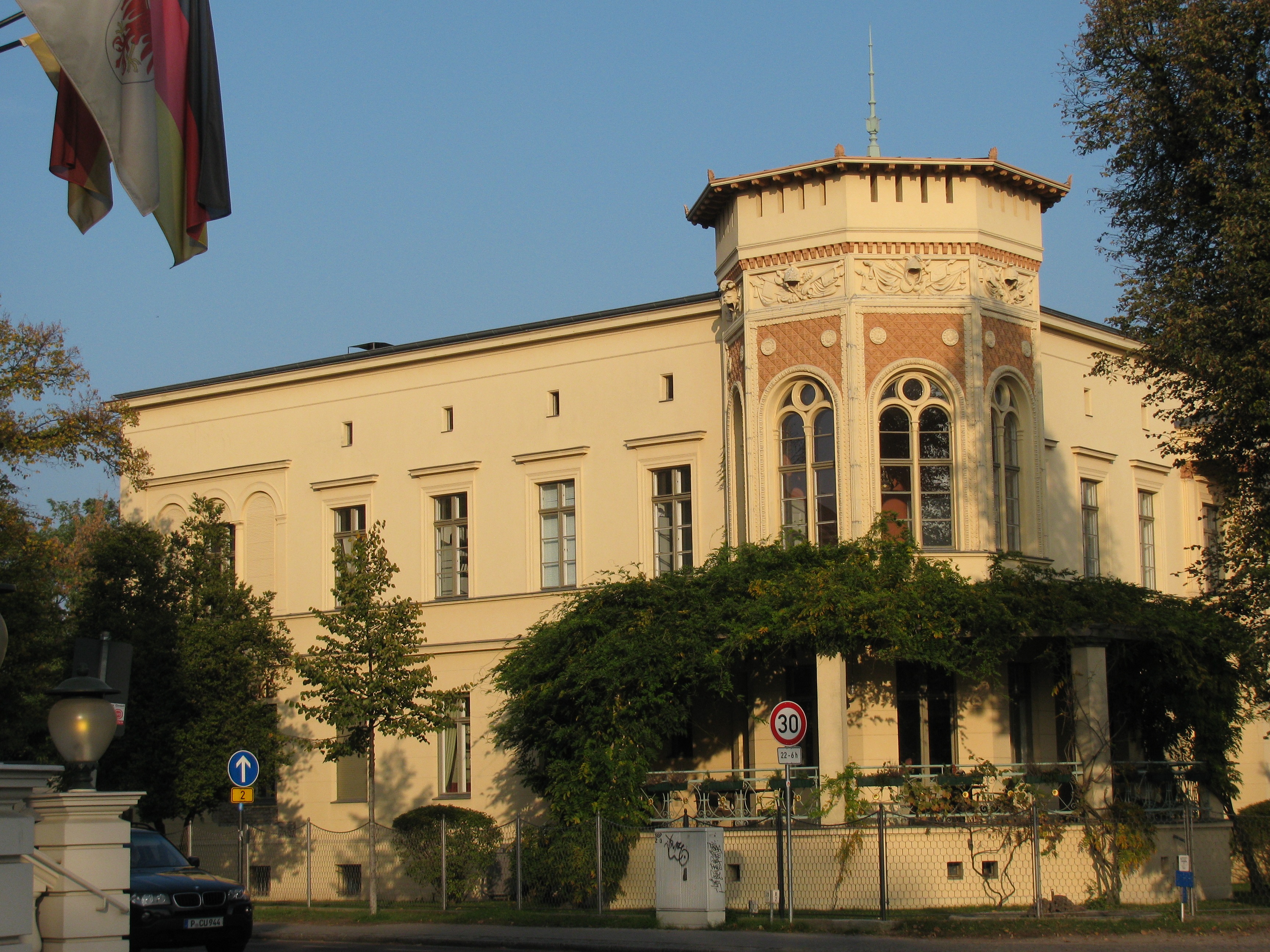 Die Villa von Haacke in Potsdam, Süd- bzw. Stadtseite.:) Okt. 2014.