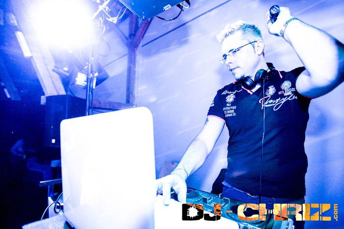 DJ CHRIZ