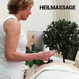 Klassische Heilmassage auf der mobilen Massagebank mit Masseurin Heide Brakel 