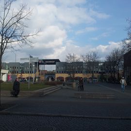 Bahnhofsvorplatz von der Havelpassage aus gesehen.