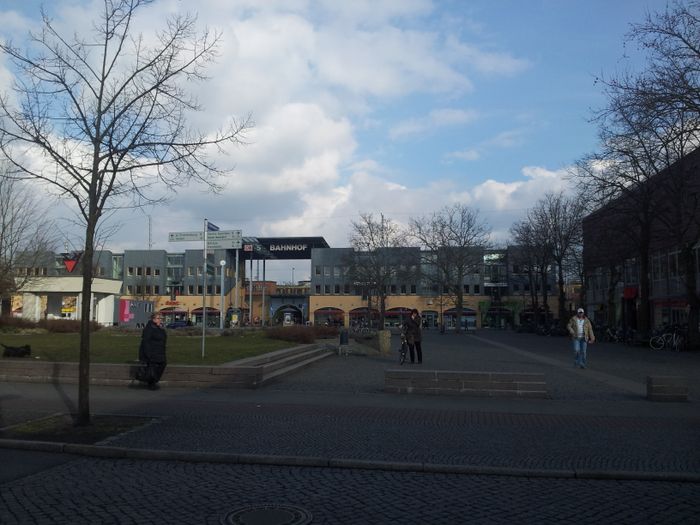 Bahnhofsvorplatz von der Havelpassage aus gesehen.