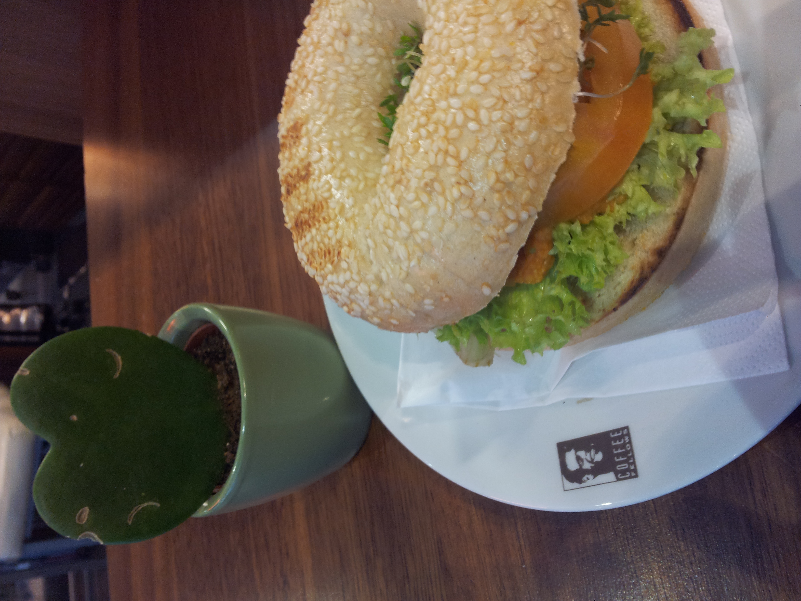 Veganer Avocado-Bagel,
3,90 Euro,
Bild leider verdreht. :(