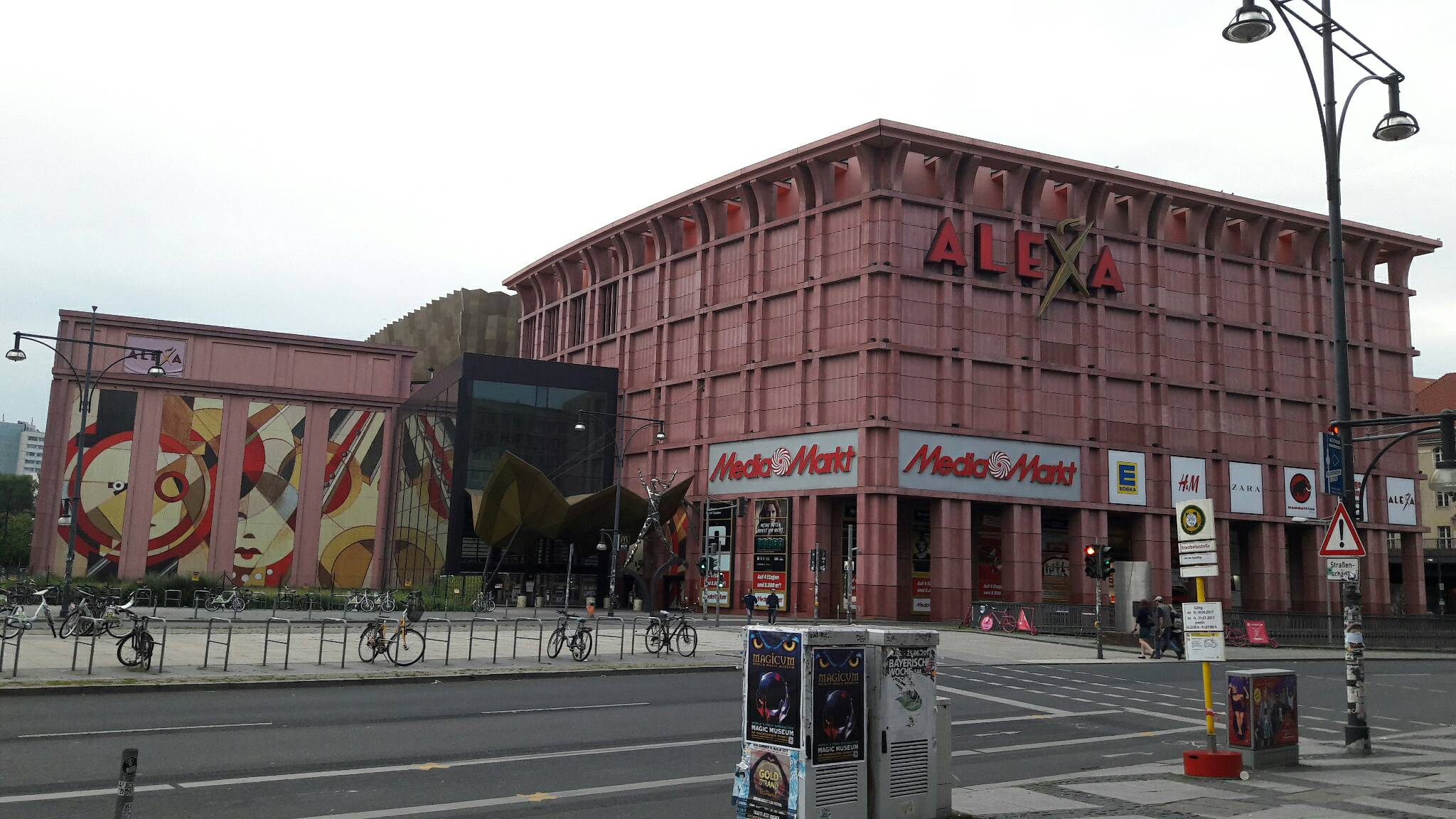 Cosmo Shop Alexa Am Alexanderplatz Offnungszeiten Adresse Telefon