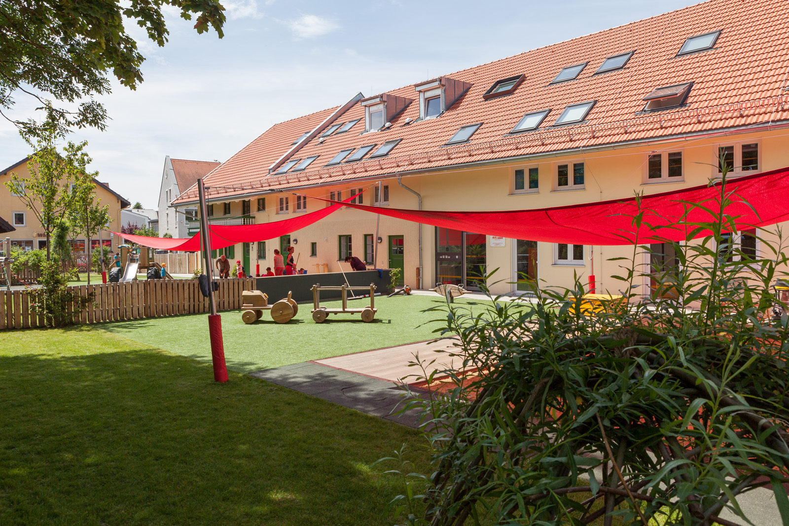 Minihaus München Bognerhof Gartenanlage
