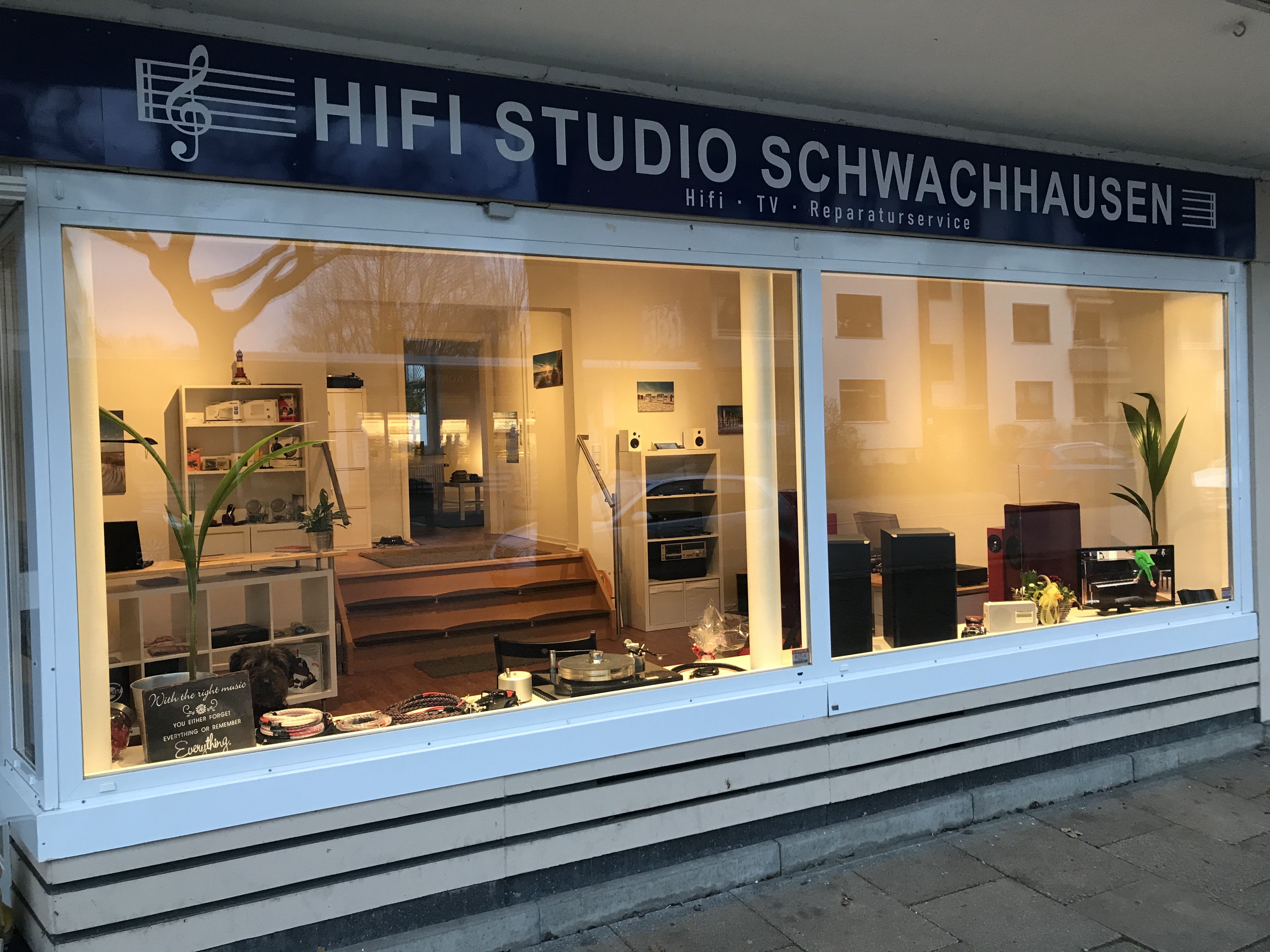 Hifistudio Schwachhausen 
Mo-Fr 10-13 Uhr 
           15-18 Uhr
Sa 10-13 Uhr