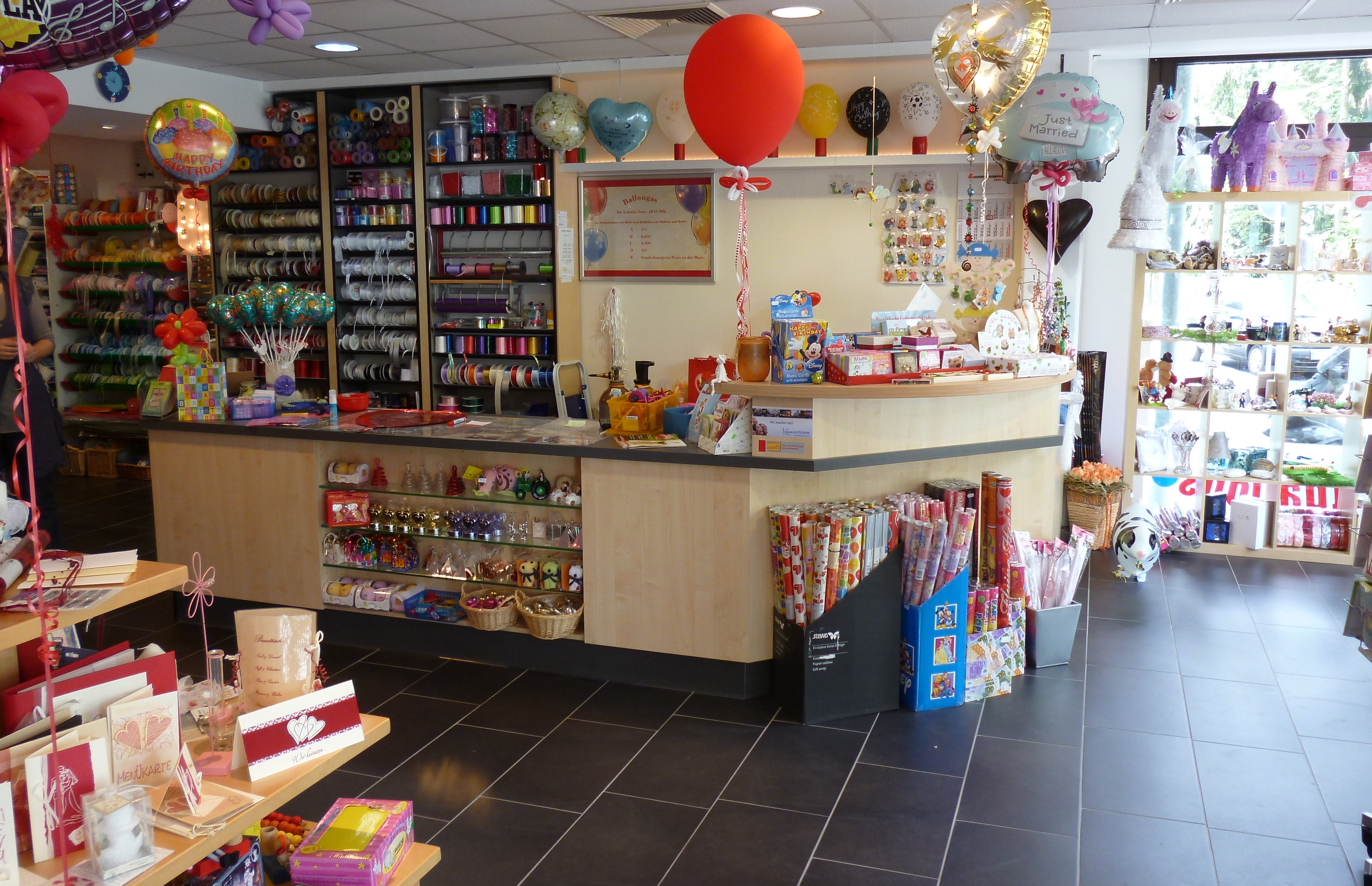 Geschenkverpackung mit Luftballons bei Partyzauber Rheine, Münsterland, Münster Osnabrück, NRW