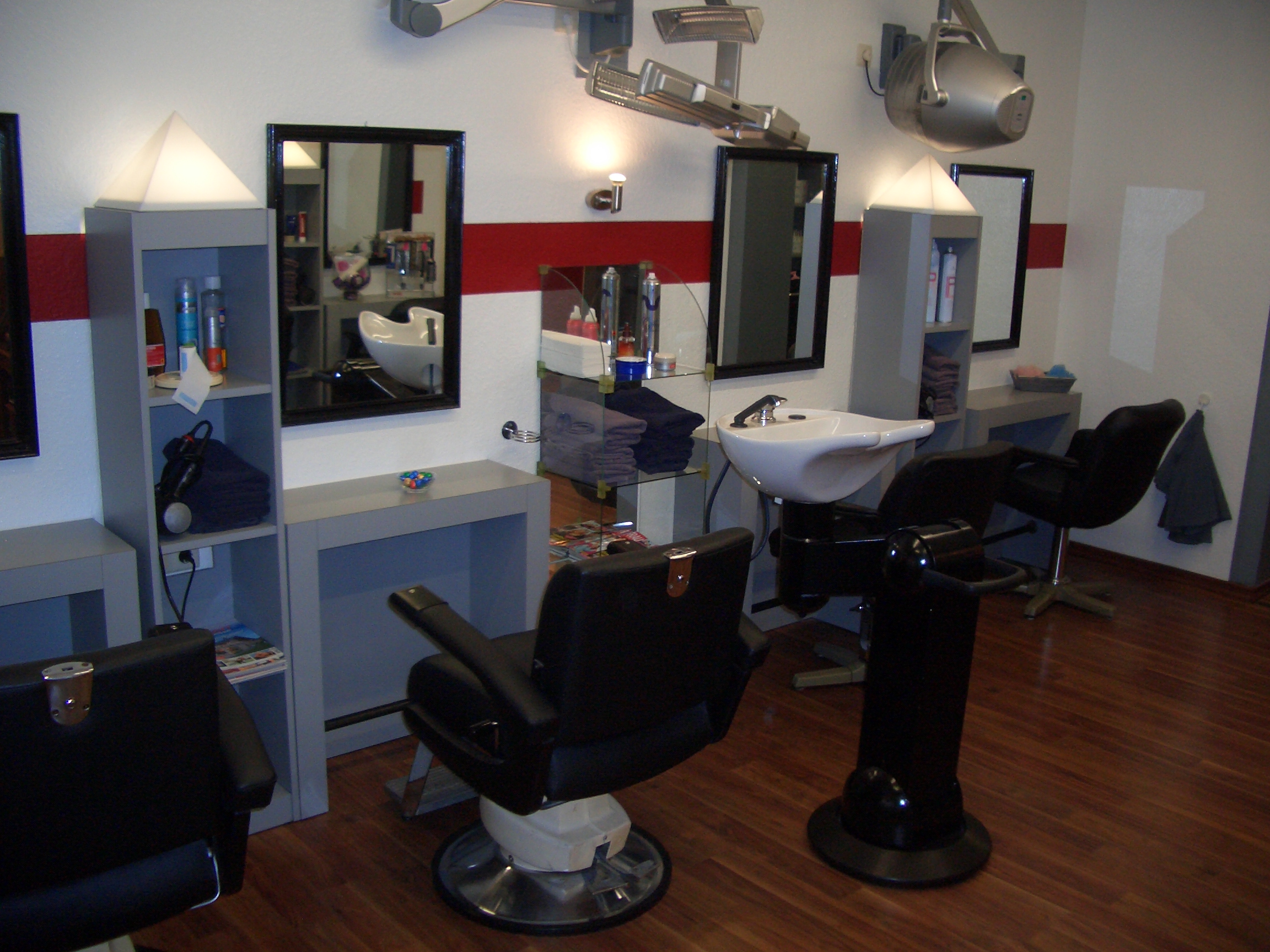 Damen und Herren Salon
Vorderer Bereich