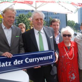 Jürgen Trittin gratuliert zum &quot;Platz der Currywurst&quot;