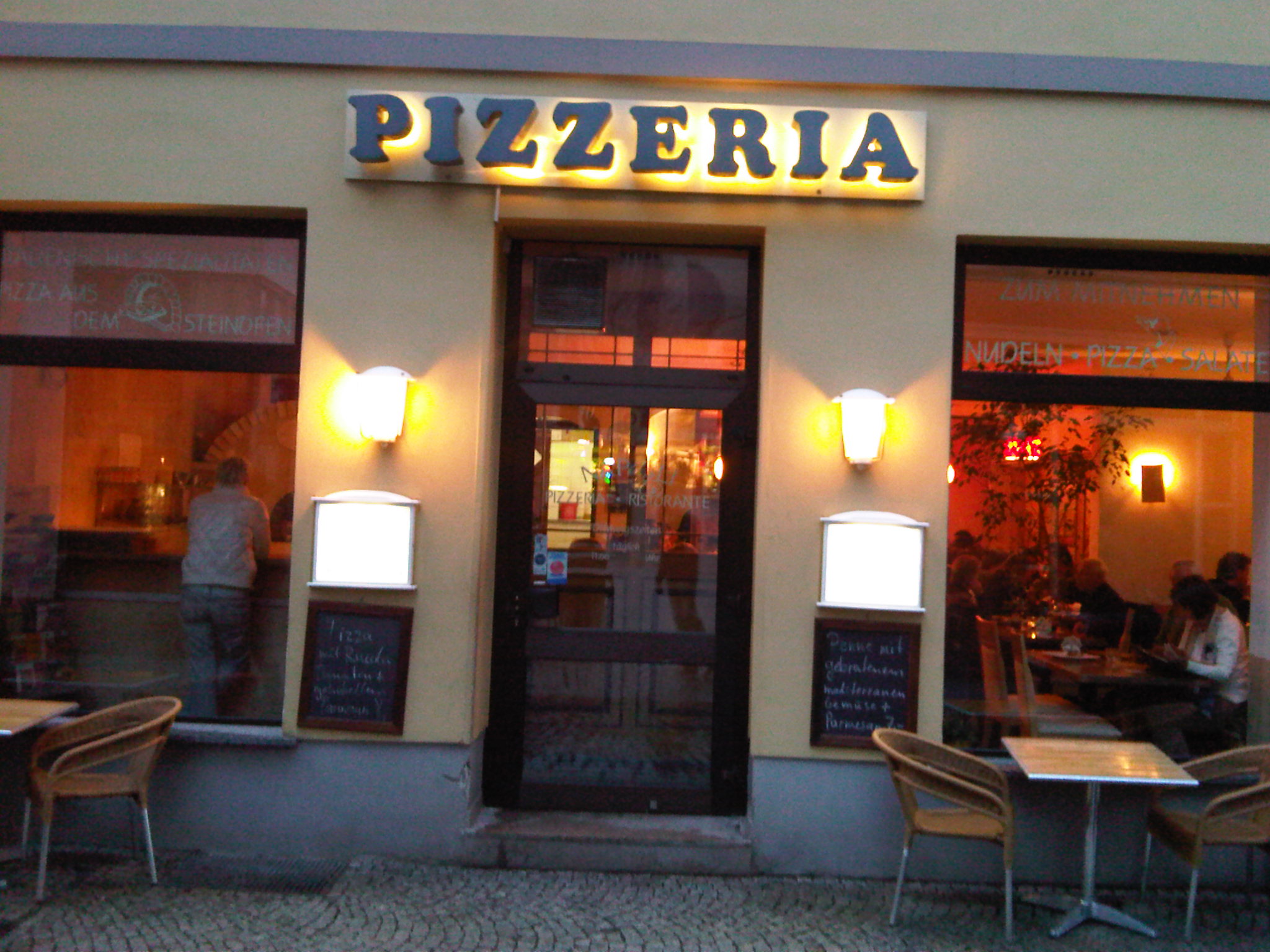 Bild 2 Alexander Hertel Oxana Schreider Mariusz Zolinski Pizzeria Napoli in Weimar