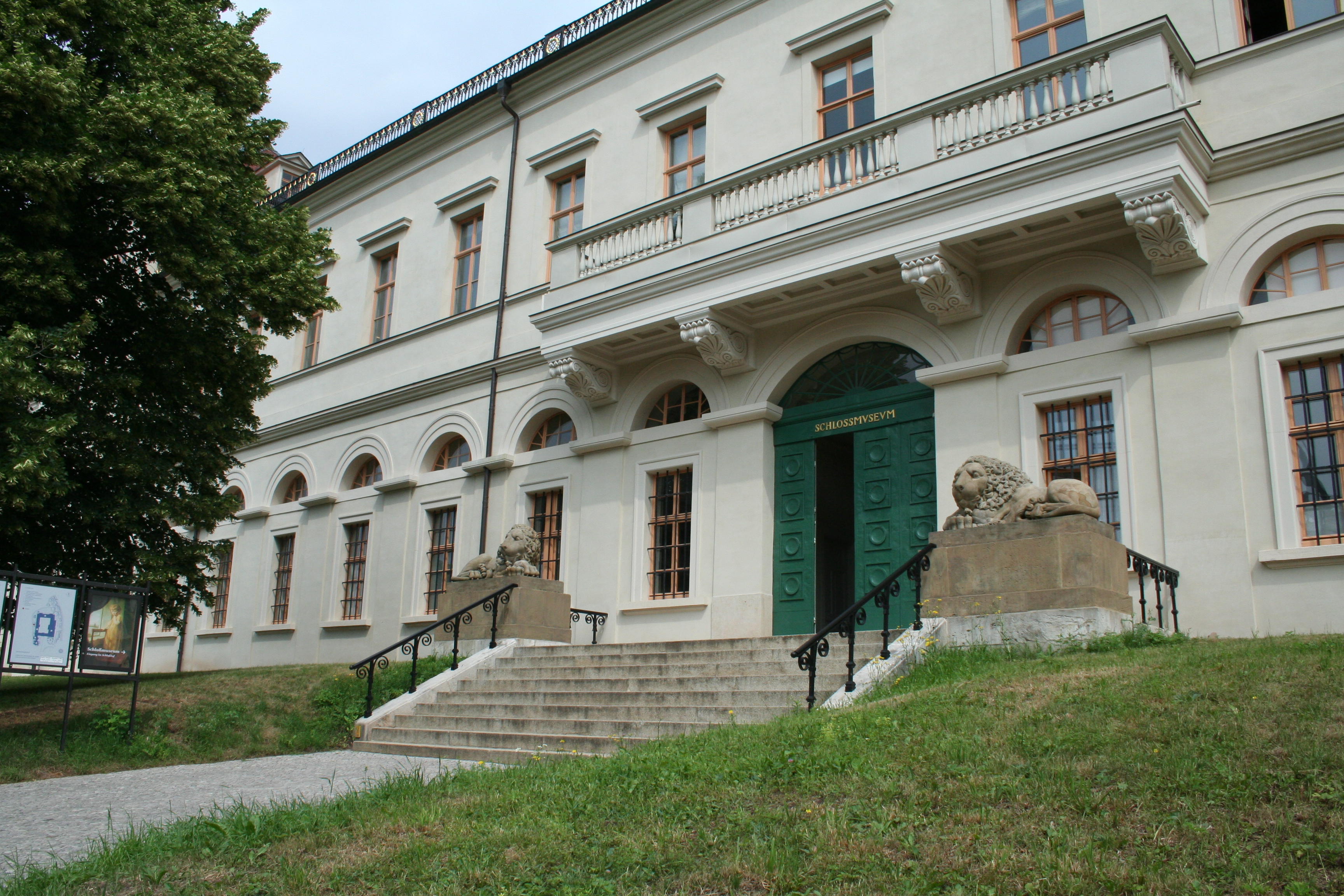 Bild 2 Schloßmuseum am Burgplatz in Weimar