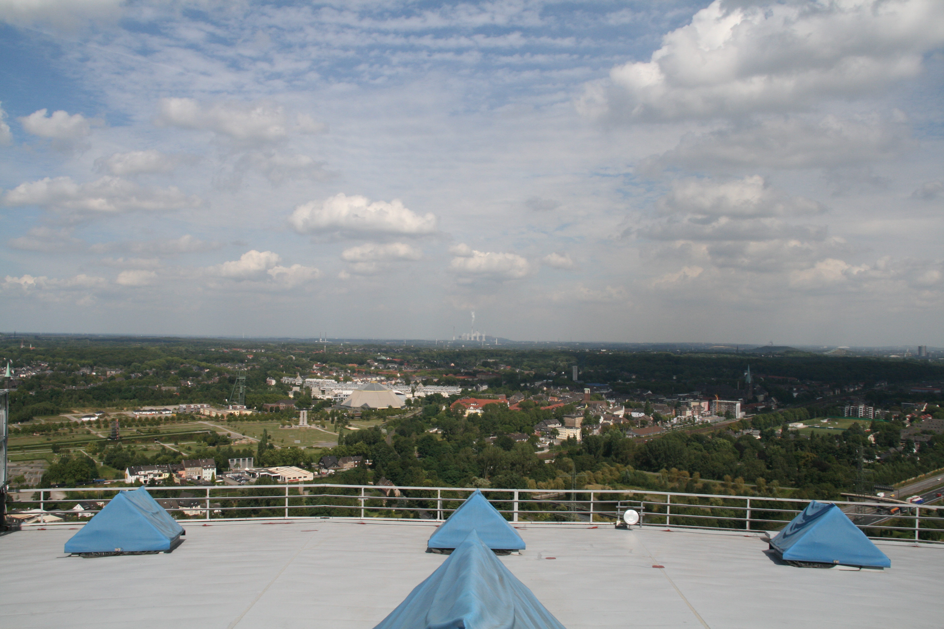 Blick vom begehbaren Dach. 118m hoch.