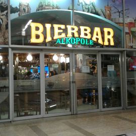 Bierbar "Alkopole" im Bahnhof Alexanderplatz in Berlin