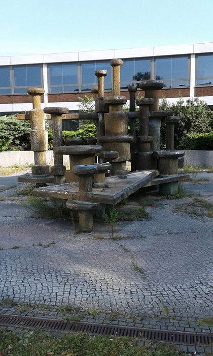 Brunnen auf dem Vorplatz