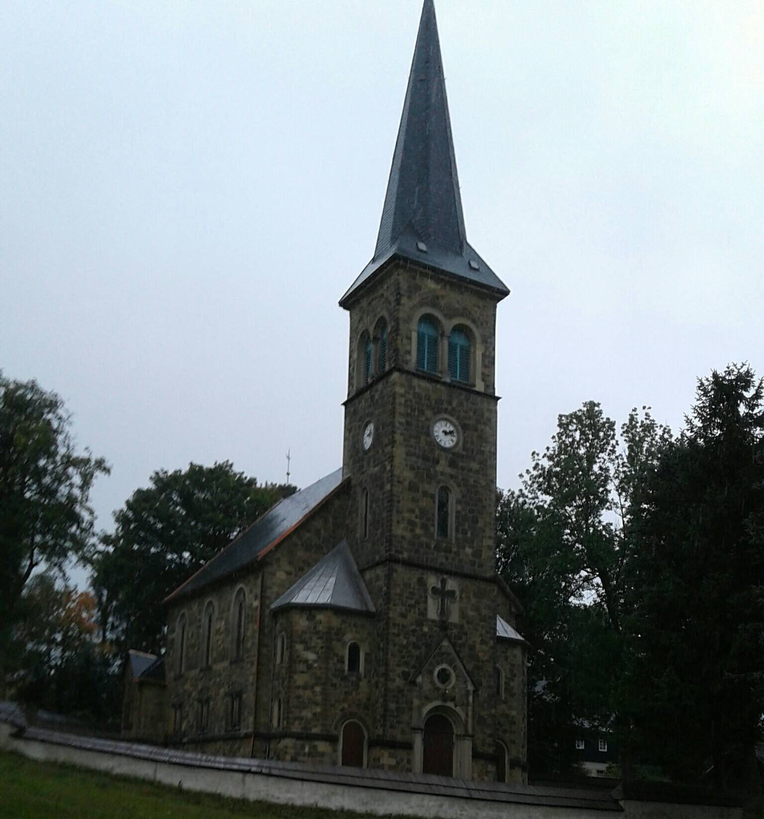 Bild 1 Evangelisch-Lutherische Kirche in Hermsdorf/Erzgeb.