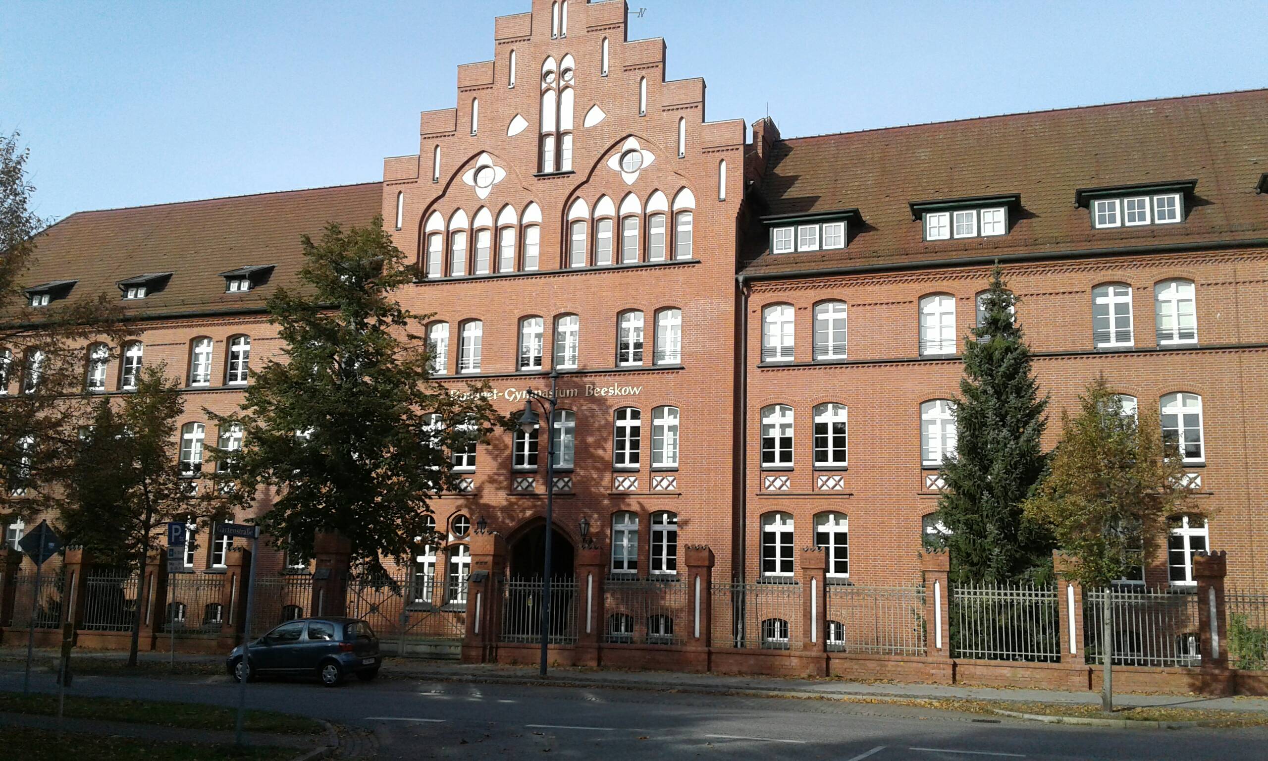 Bild 1 Rouanet-Gymnasium in Beeskow
