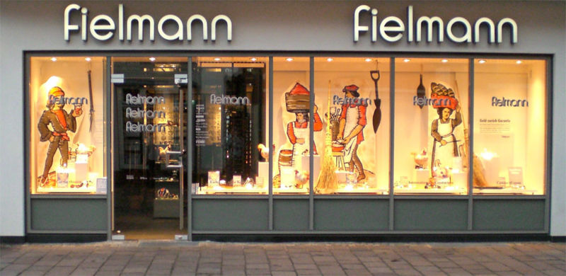 Bild 1 Fielmann AG & Co. KG in Plön