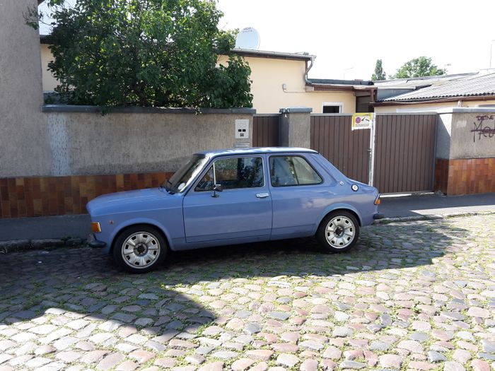  Dieser Zastava (Jugoslavischer Nachbau des Fiat 128) wurde vom Chef restauriert. Bild entfernen