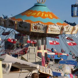 angekettet
ausgeschleudert