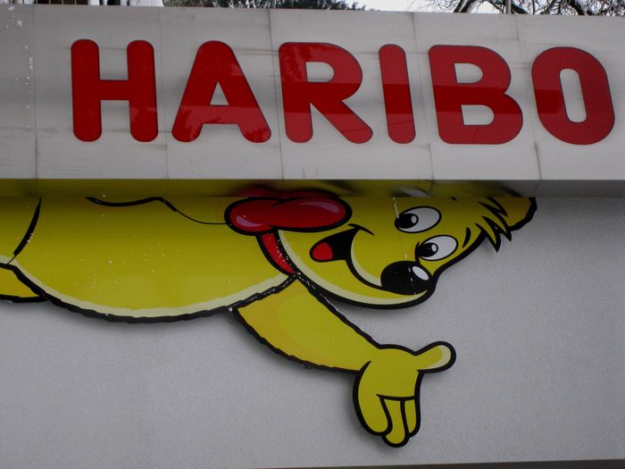 Grüß euch, Haribo. Da geht´s rein! Euer Goldbär 