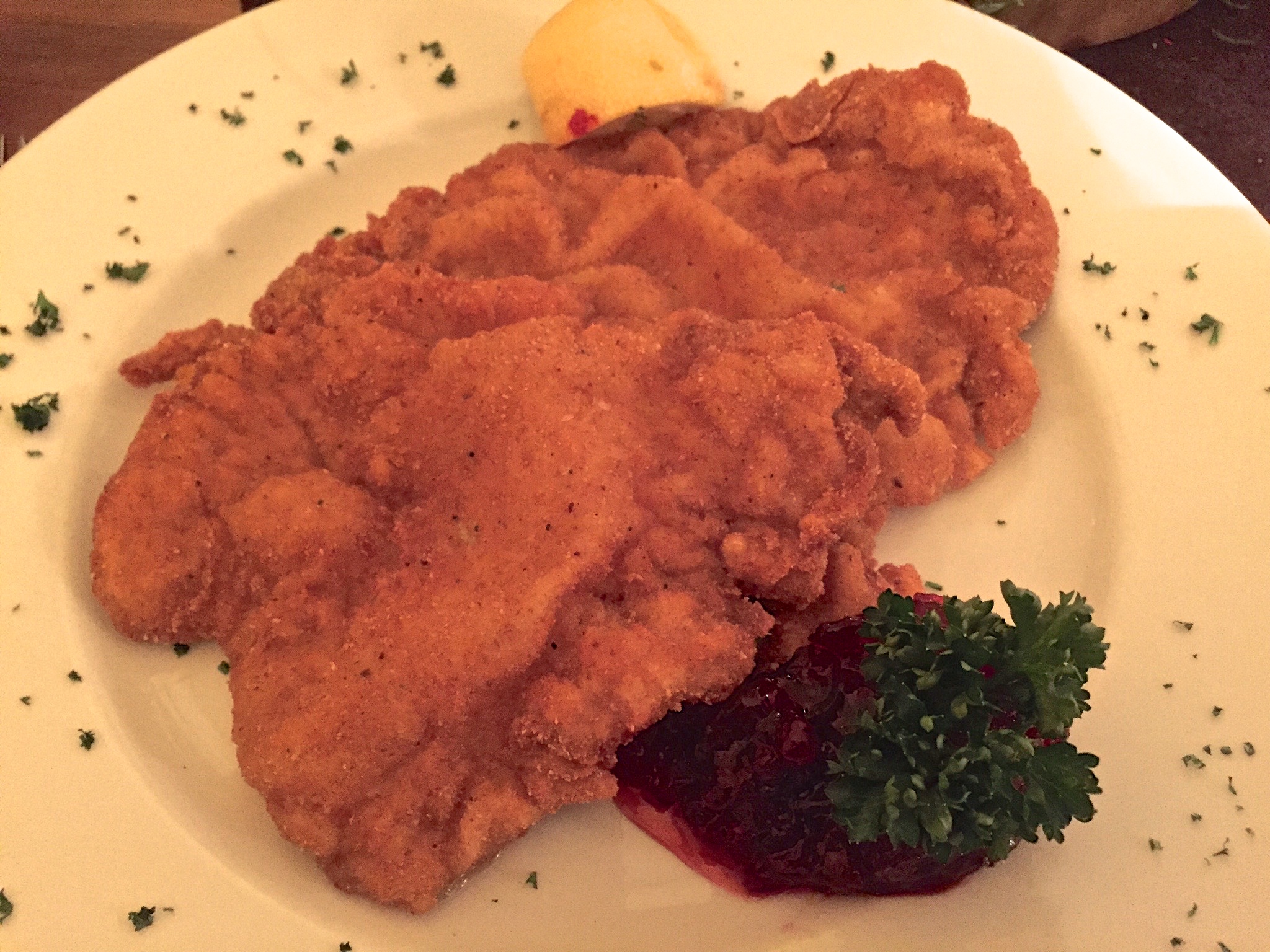 Schnitzel nach "Wiener Art", hauchdünn, Butterfahrt und mit einer WOW-fluffigen Panade!