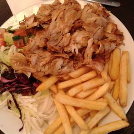 D&ouml;ner-Teller. Besser geht&apos;s nicht. Dazu ein sehr leckeres und noch warmes Pita-Brot.