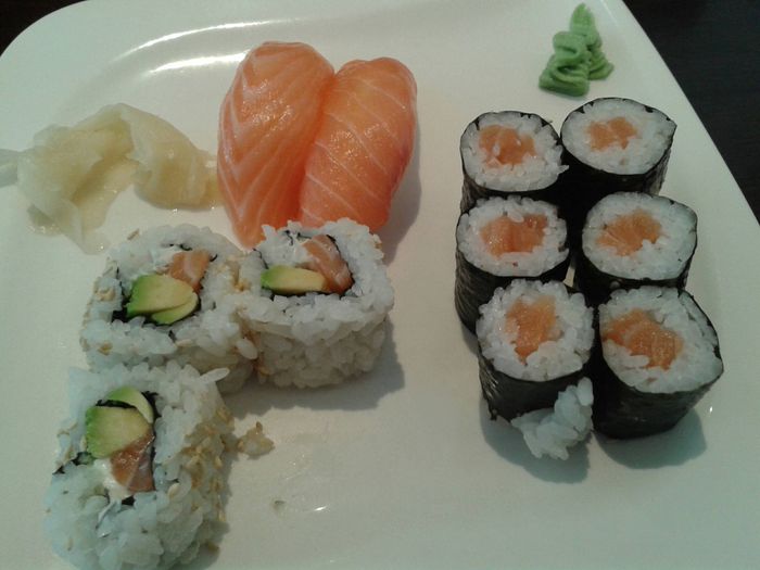 Sushi-Menü Nr. 4 (7,90€) ... ein Maki schon verspeist :-)