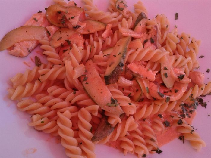 Pasta mit Lachs und Zucchini. Genial!