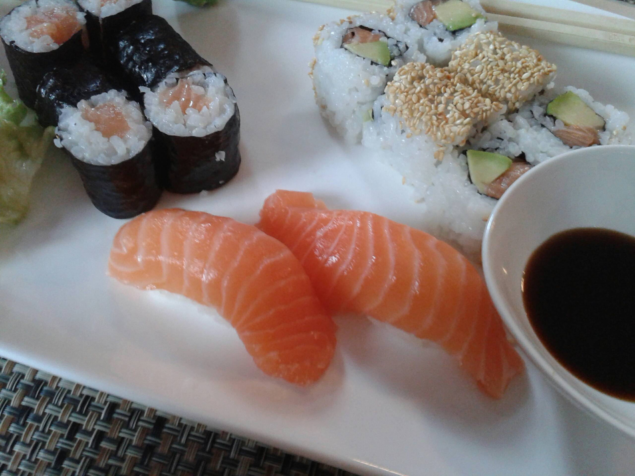 Sushi Men&uuml; Omega (alle mit Lachs). 9,50 EUR. Exzellent ...