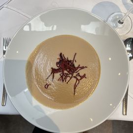 Maronensuppe mit Rote Beete Stroh