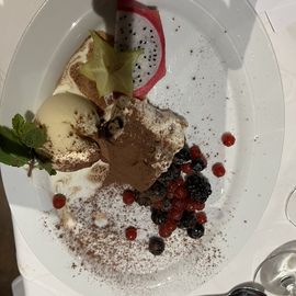 Tiramisu Vanilleeis gezuckerte Beeren