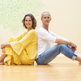 Susanne und Marc begrüßen dich bei Rundum Yoga! 