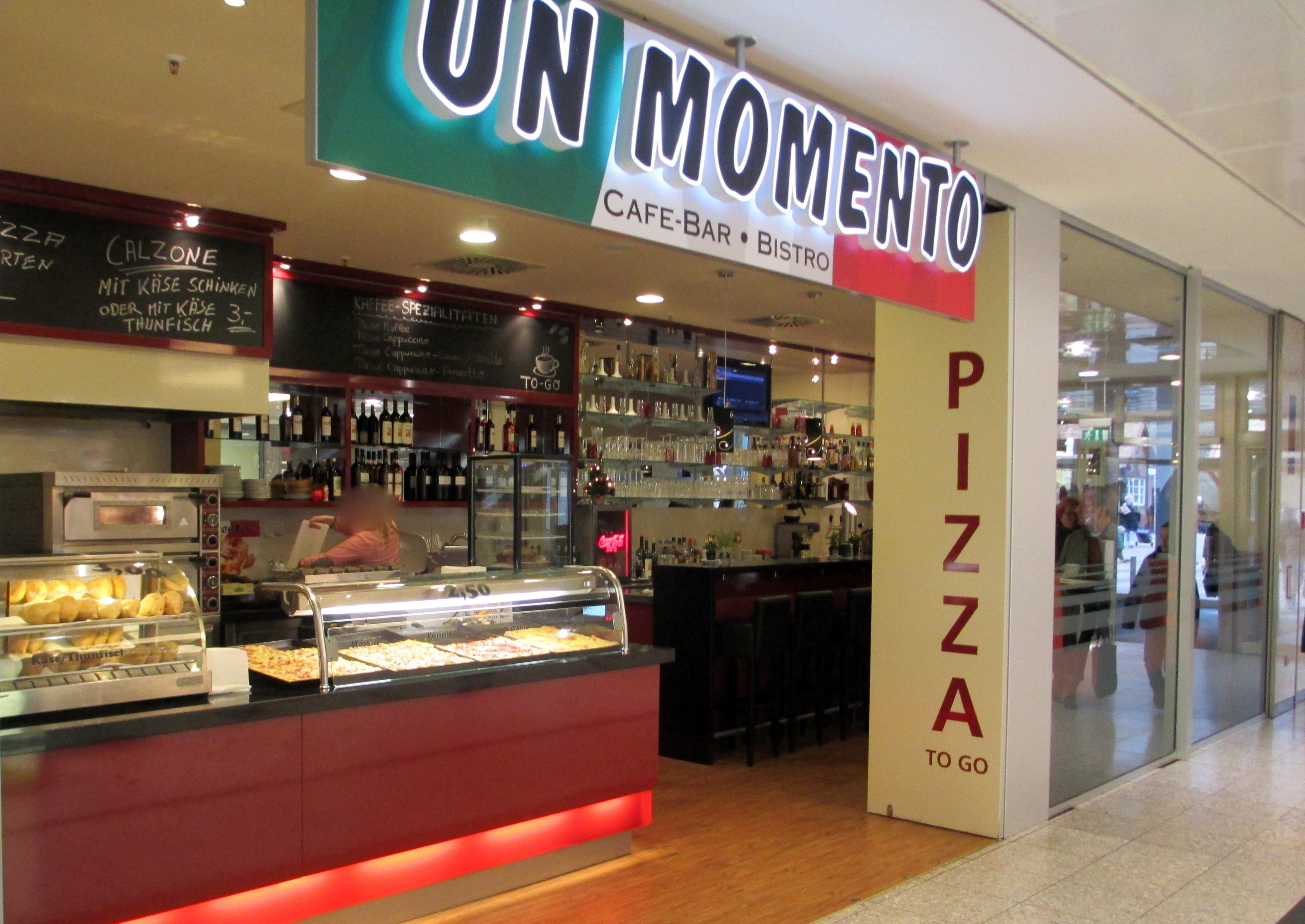 Café Bistro Pizzaria Un Momento, Laatzen