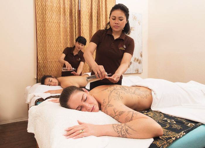 Aroma-Öl Massage bei BKK original Thaimassage in Bad Oldesloe