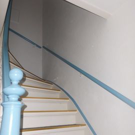 die Treppe, sehr schmale Stufen