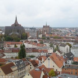 Blick über die Rostocker Innenstadt mit der Marienkirche
