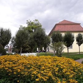 Schlosspark mit Kavalierhaus