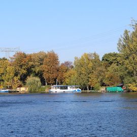 Die Fähre am Anleger Wilhelmstrand