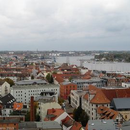 Blick über die Rostocker Innenstadt und die Warnow