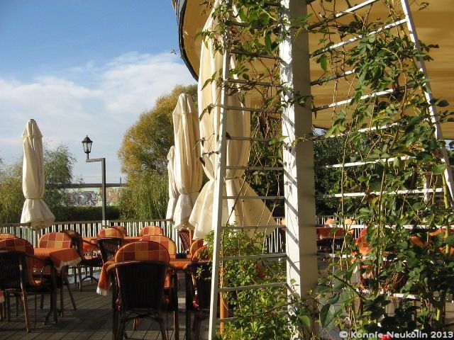 Die schöne Terrasse des Restaurants Venezia - direkt über dem Wasser gelegen