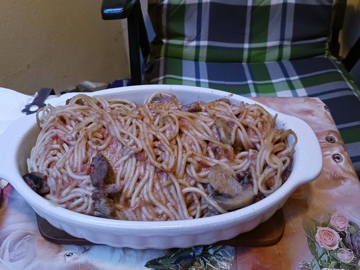 Spaghetti dello Chef mit Schweinefleischspitzen und Champignons