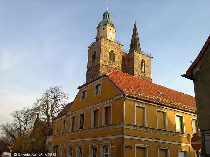 Die beiden ungleichen Türme der Kirche