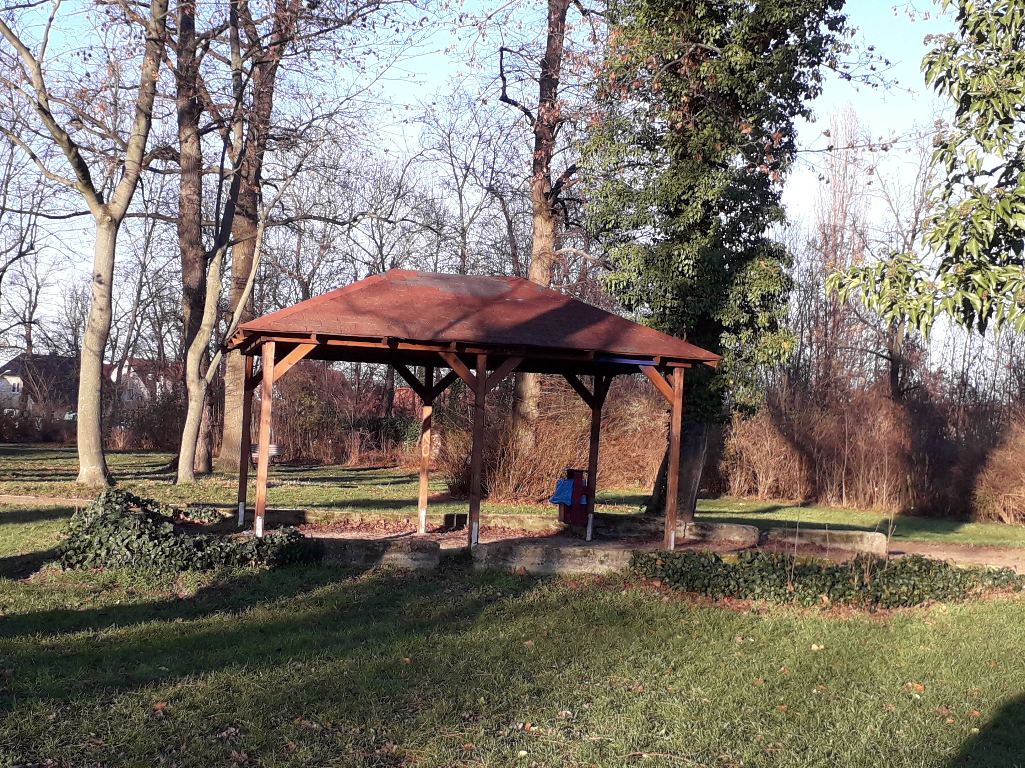 Pavillon im Gutspark